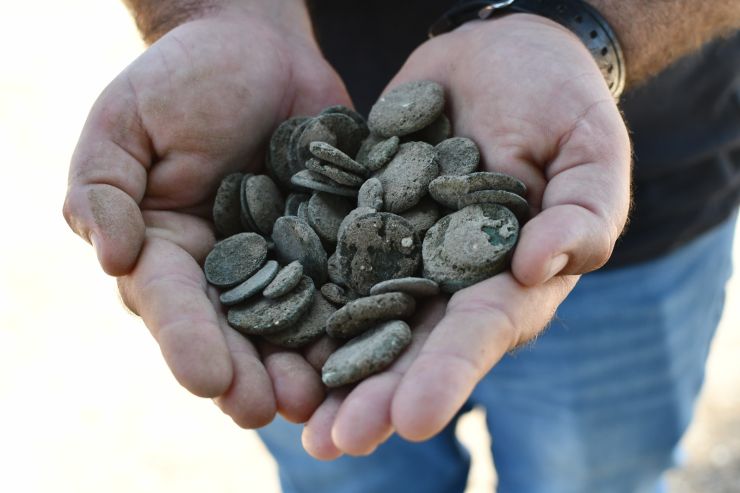 A hoard of coins from the 3rd and 4th centuries as the first evidence of the Jewish revolt in Lod